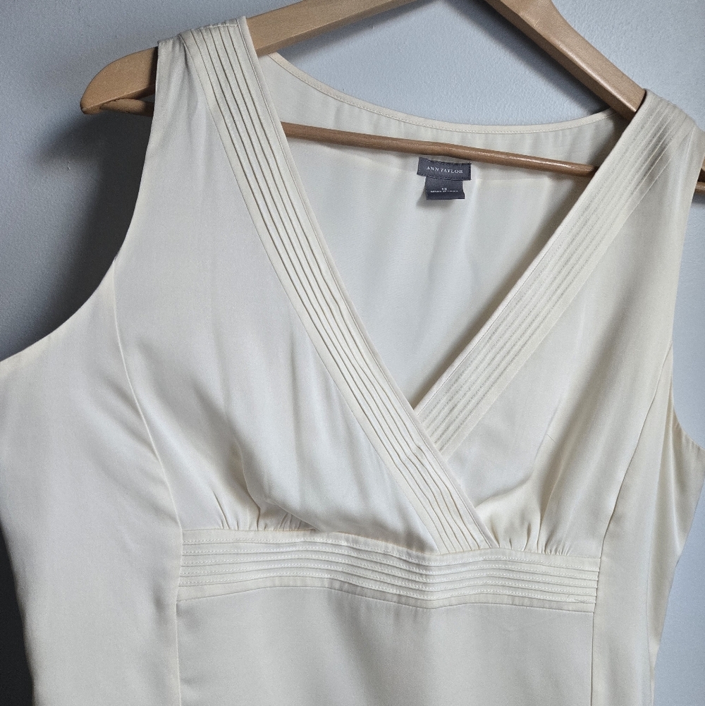 ANN TAYLOR Elegant Cream Sleeveless Silk Top - Picture 4 of 9